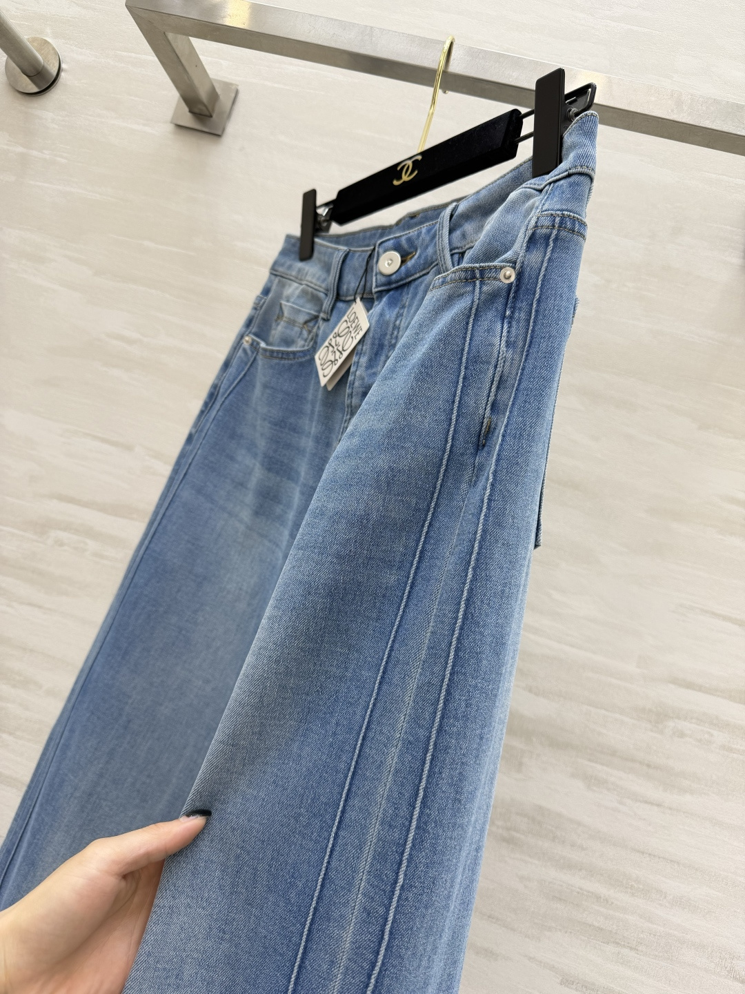 ✨ 年度封神｜#Loew♡百搭阔腿神裤白/牛仔蓝！利落的阔腿剪裁+利落裤脚藏肉显瘦，不挑腿型 高弹牛仔面