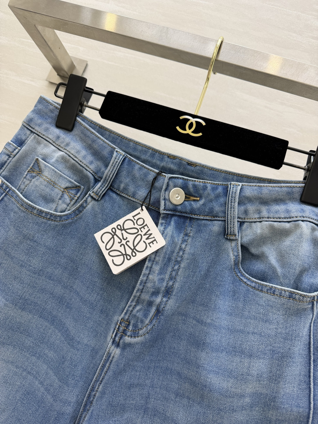 ✨ 年度封神｜#Loew♡百搭阔腿神裤白/牛仔蓝！利落的阔腿剪裁+利落裤脚藏肉显瘦，不挑腿型 高弹牛仔面