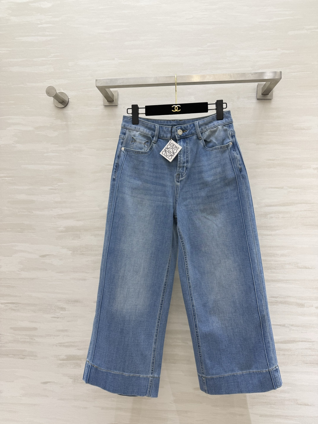 ✨ 年度封神｜#Loew♡百搭阔腿神裤白/牛仔蓝！利落的阔腿剪裁+利落裤脚藏肉显瘦，不挑腿型 高弹牛仔面