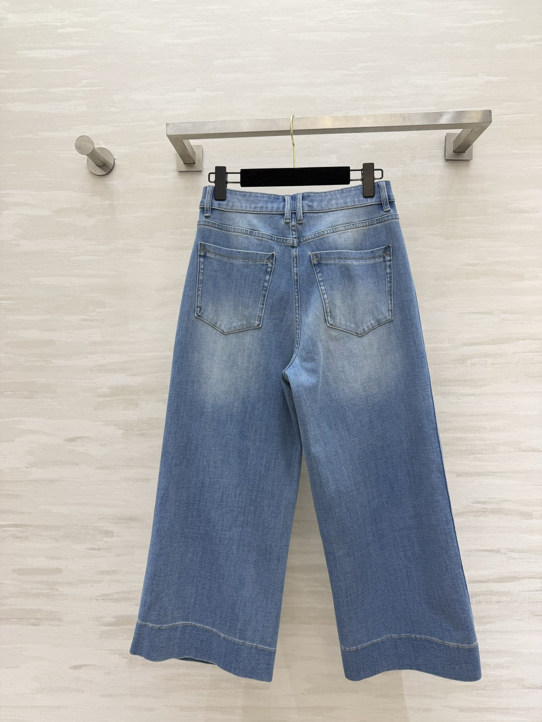 ✨ 年度封神｜#Loew♡百搭阔腿神裤白/牛仔蓝！利落的阔腿剪裁+利落裤脚藏肉显瘦，不挑腿型 高弹牛仔面