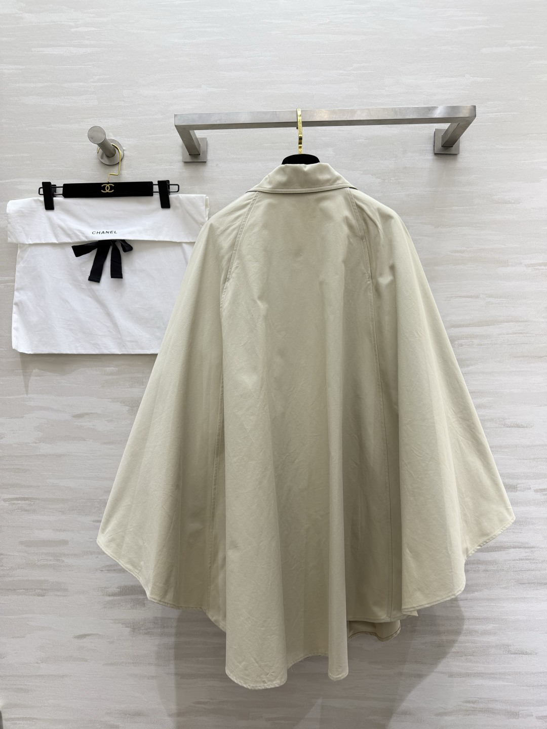 #Chane²⁶ss卡其风衣外套 经典卡其色自带贵气滤镜 利落的A字廓形不挑身材 上身自带松弛大气气场 