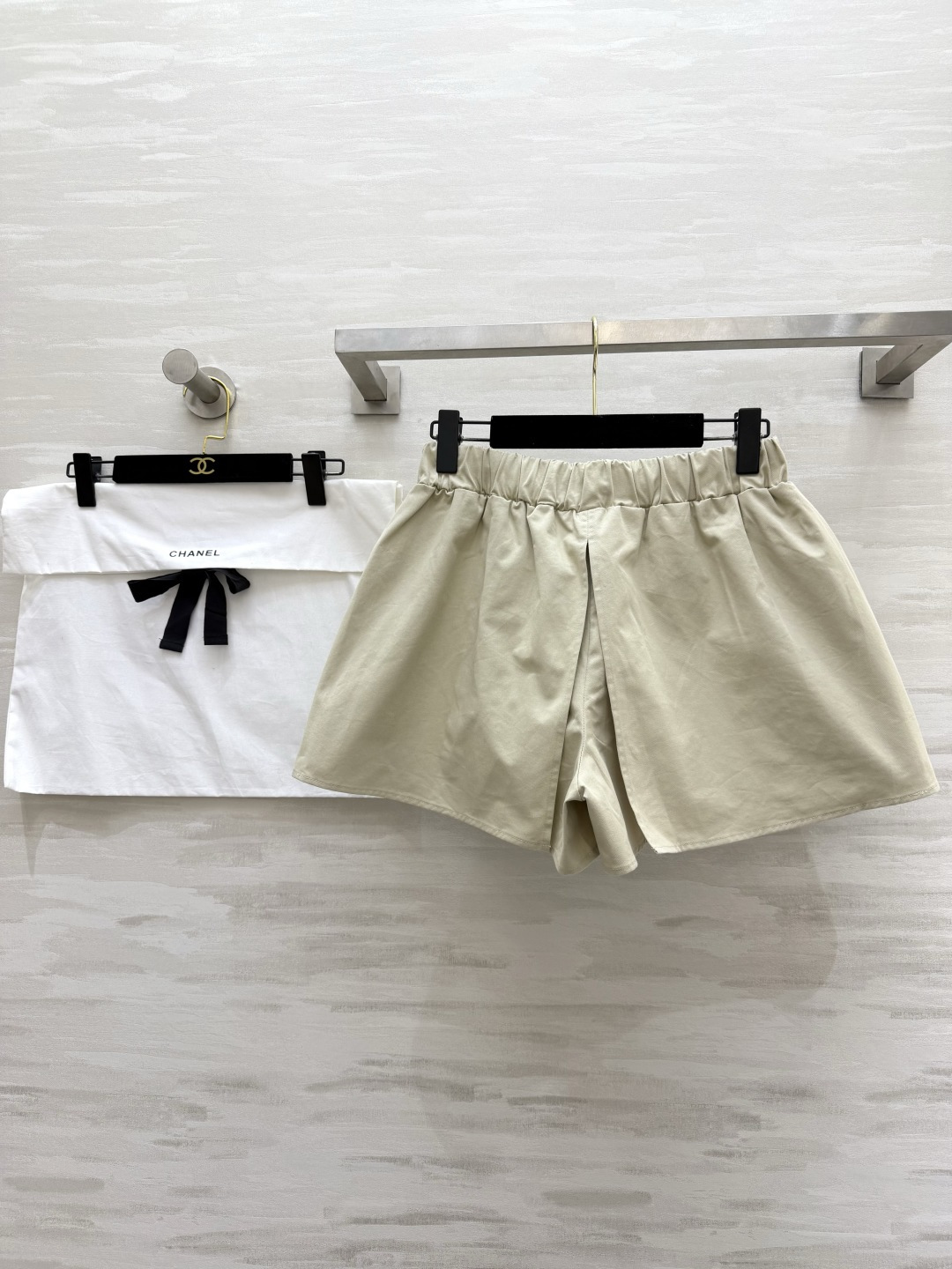 ✨ 年度封神｜Chane♡²⁶P短裙裤浅卡其色调自带温柔滤镜工装风大口袋+标志性金属扣 把酷飒与精致完美