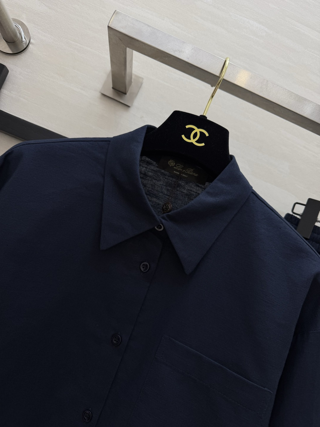 ✨ Loro Pian♡²⁶老钱风松弛套装低饱和藏青色自带高级滤镜，宽松廓形衬衫+垂感半裙，同色系搭配不