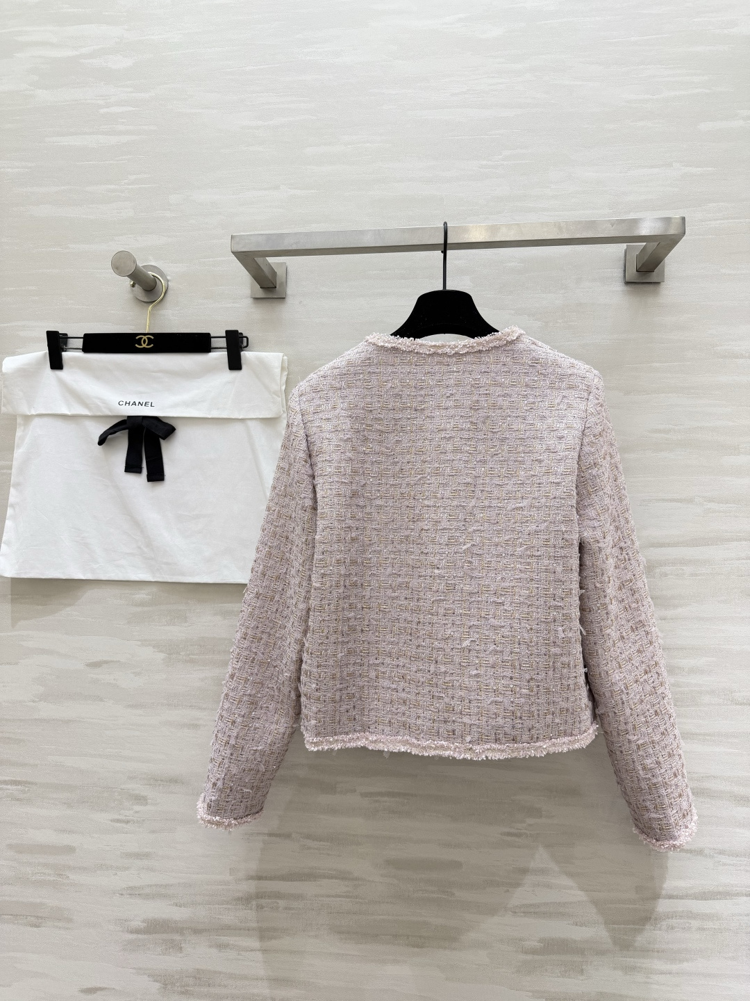 #Chane♡²⁶温柔千金风 亮片编织花呢外套 ✨ 把温柔与精致焊在身上 浅粉粗花呢自带柔光滤镜 毛边剪