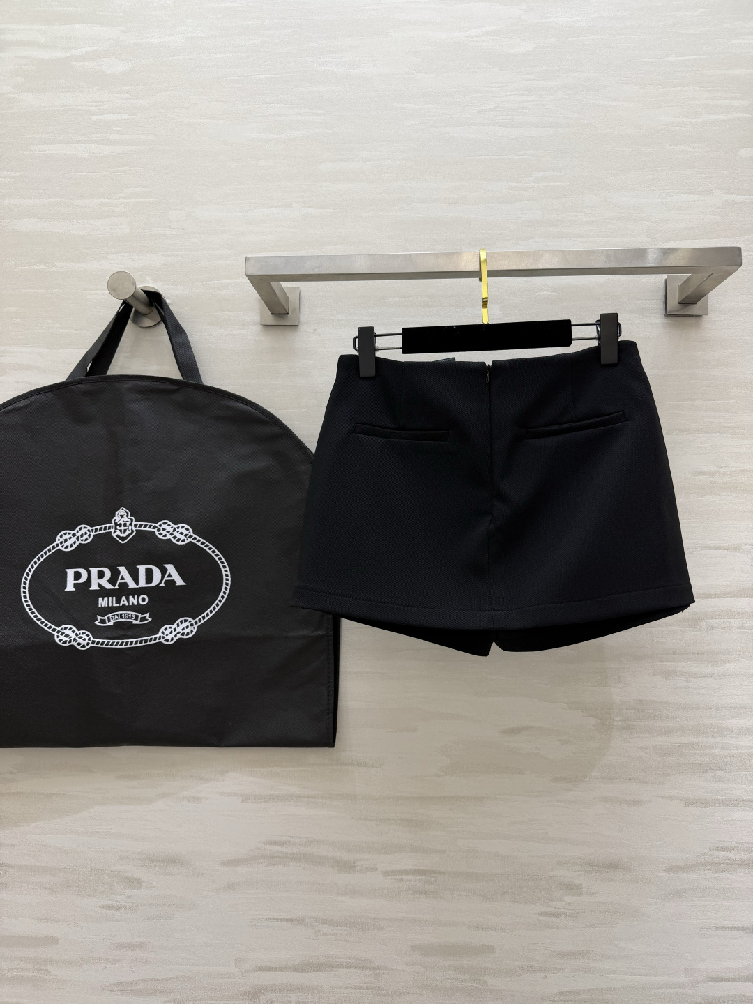 #Prad♡新款裤裙 俏皮时髦 内里防走光安全裤设计 立体剪裁版型 高品质定制 现货首发size：S/M