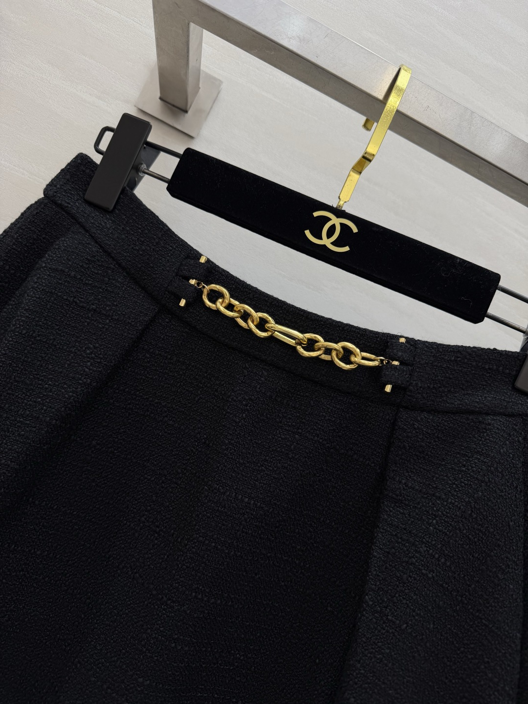 #Balmai♡²⁶财阀千金风 粗花呢系列 黑金配色直接封神！双排金扣+收腰剪裁 把贵气和干练焊在身上 