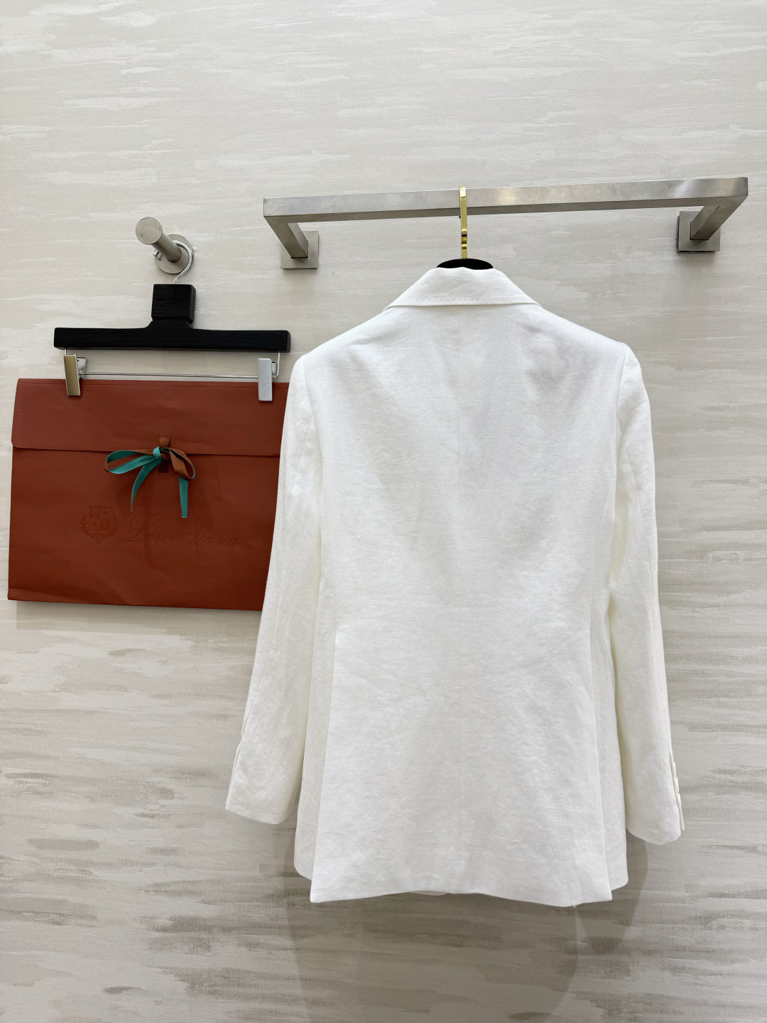 Loro Piana²⁶ 亚麻西装✨白/驼双色可选 天然亚麻肌理 透气又垂顺 利落剪裁+大口袋设计 松弛