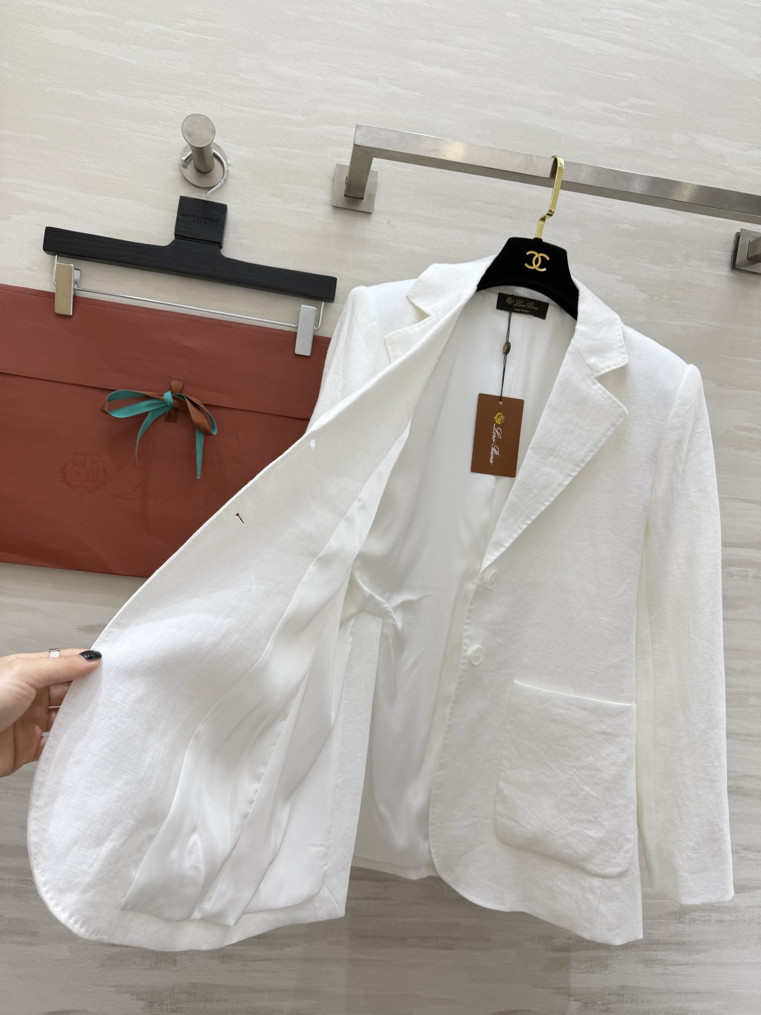 Loro Piana²⁶ 亚麻西装✨白/驼双色可选 天然亚麻肌理 透气又垂顺 利落剪裁+大口袋设计 松弛