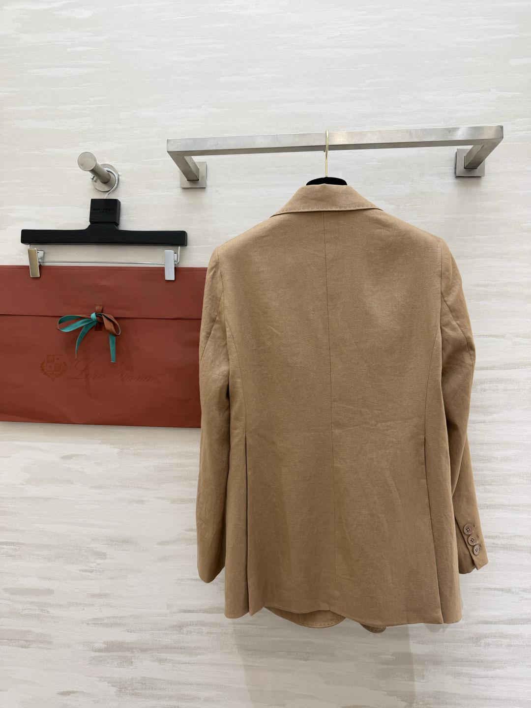 Loro Piana²⁶ 亚麻西装✨白/驼双色可选 天然亚麻肌理 透气又垂顺 利落剪裁+大口袋设计 松弛