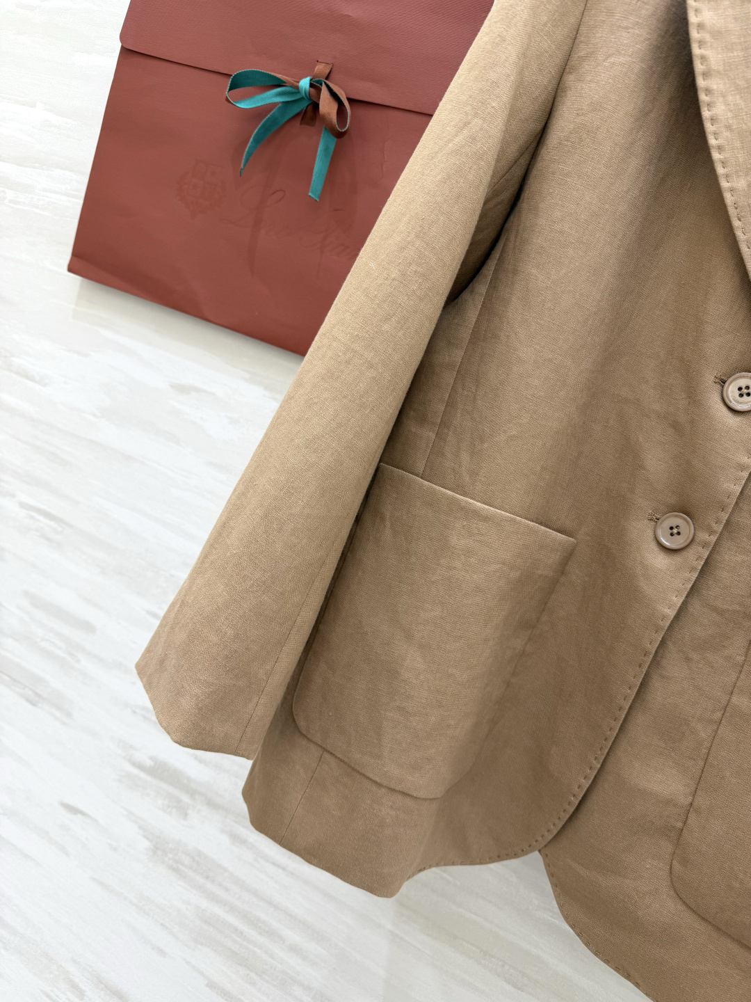 Loro Piana²⁶ 亚麻西装✨白/驼双色可选 天然亚麻肌理 透气又垂顺 利落剪裁+大口袋设计 松弛