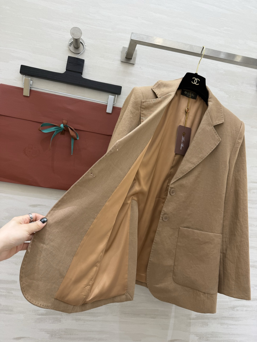 Loro Piana²⁶ 亚麻西装✨白/驼双色可选 天然亚麻肌理 透气又垂顺 利落剪裁+大口袋设计 松弛