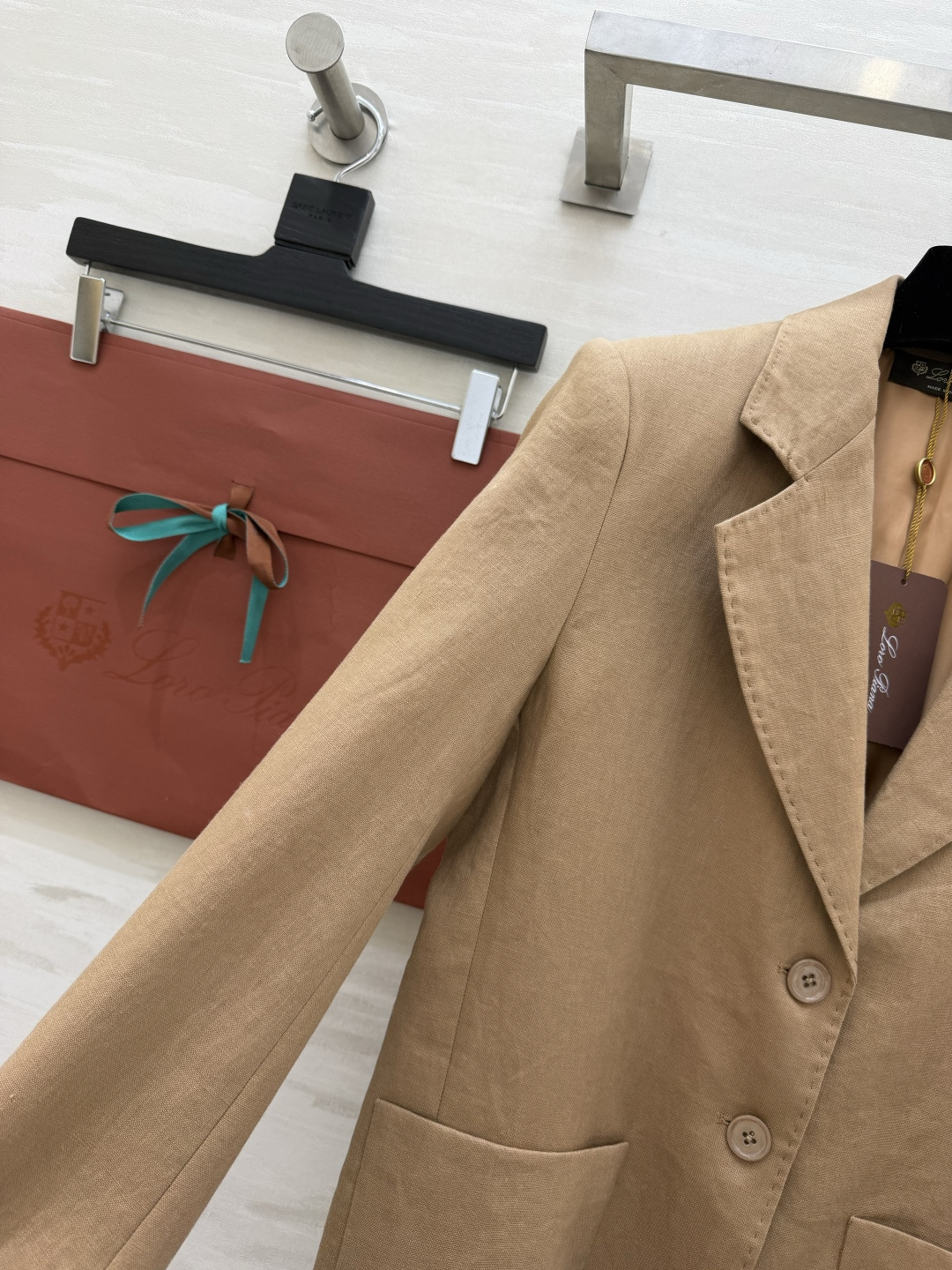 Loro Piana²⁶ 亚麻西装✨白/驼双色可选 天然亚麻肌理 透气又垂顺 利落剪裁+大口袋设计 松弛