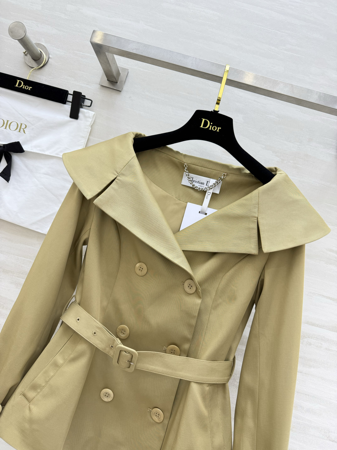 #Dio♡²⁶短款风衣｜小个子天菜版型✨大翻领+收腰腰带，一秒掐出腰线卡其色温柔复古，黑色酷飒干练通勤/