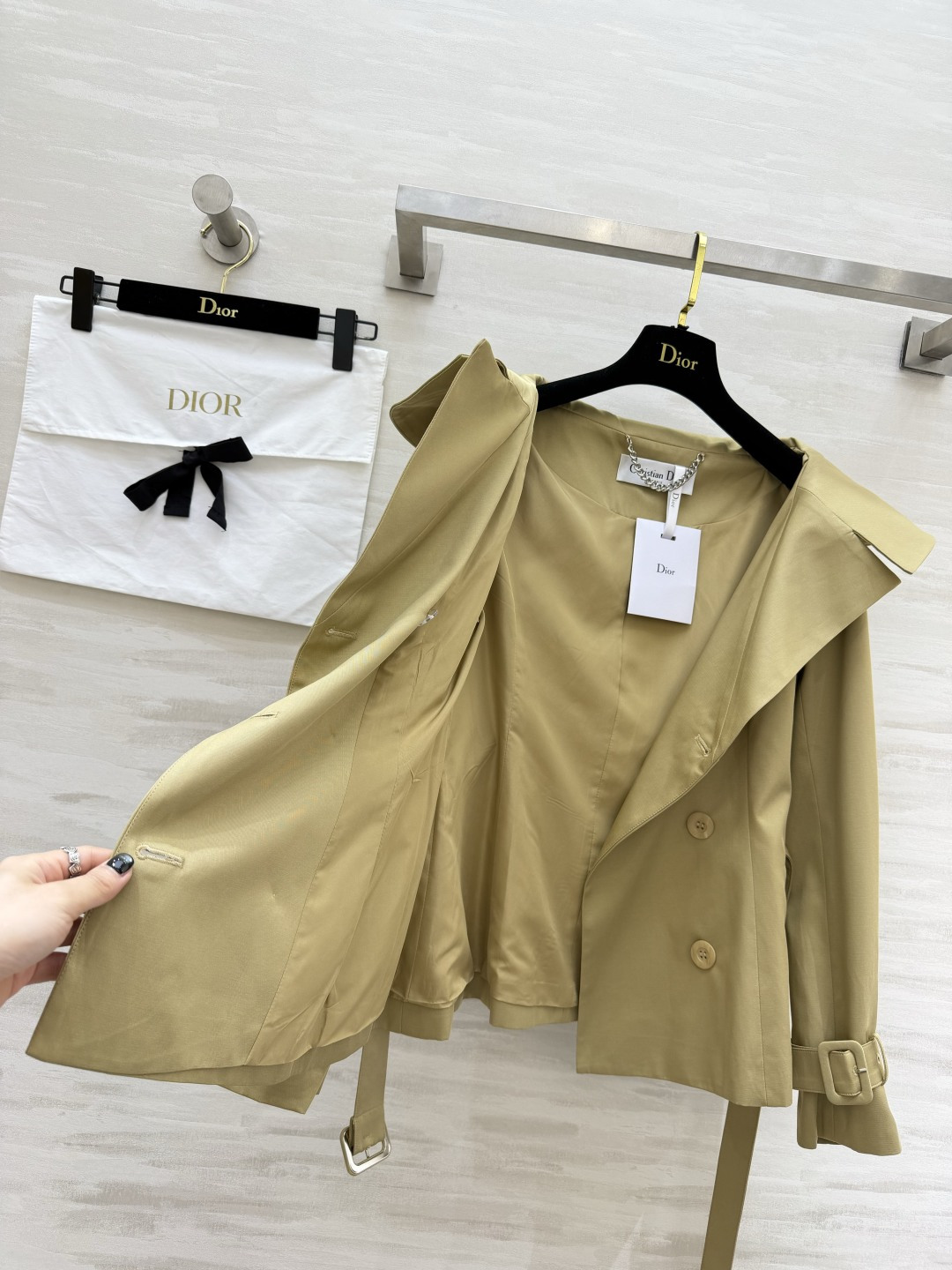 #Dio♡²⁶短款风衣｜小个子天菜版型✨大翻领+收腰腰带，一秒掐出腰线卡其色温柔复古，黑色酷飒干练通勤/