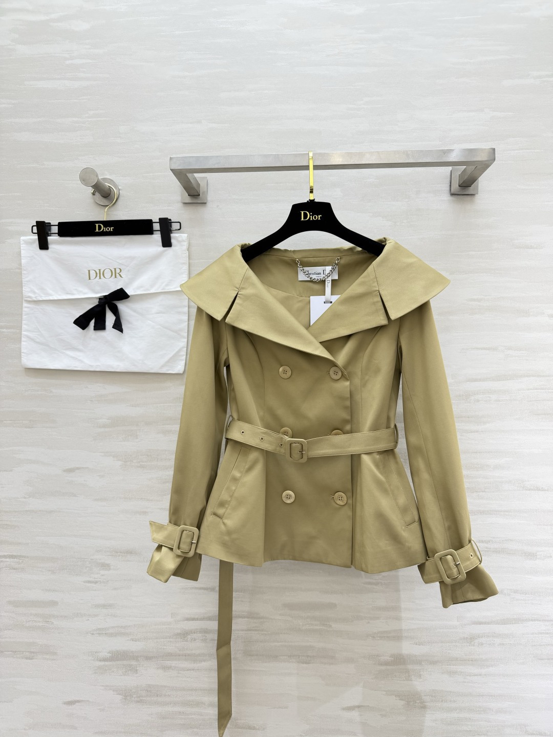 #Dio♡²⁶短款风衣｜小个子天菜版型✨大翻领+收腰腰带，一秒掐出腰线卡其色温柔复古，黑色酷飒干练通勤/