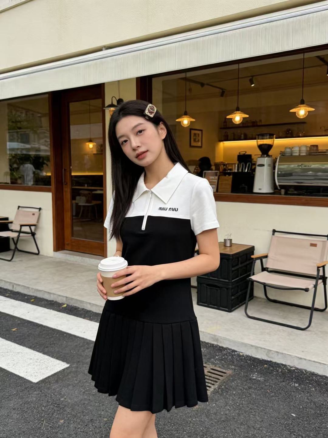 ✨ Miu系 学院风Polo百褶裙 撞色拼接设计 上浅下深的经典配色 干净又显气质 Polo领+半拉链 