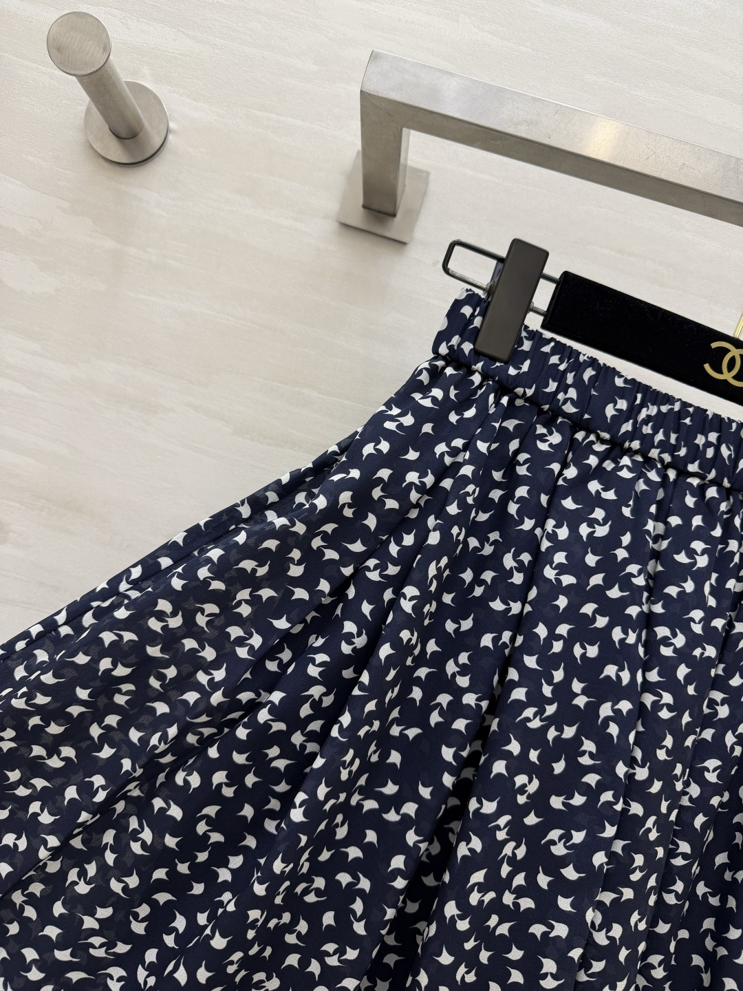 #Ralph Lauren²⁶ss紫标系列 藏青底真丝碎花半裙 碎花真丝把浪漫刻进骨子里 温柔又灵动 自