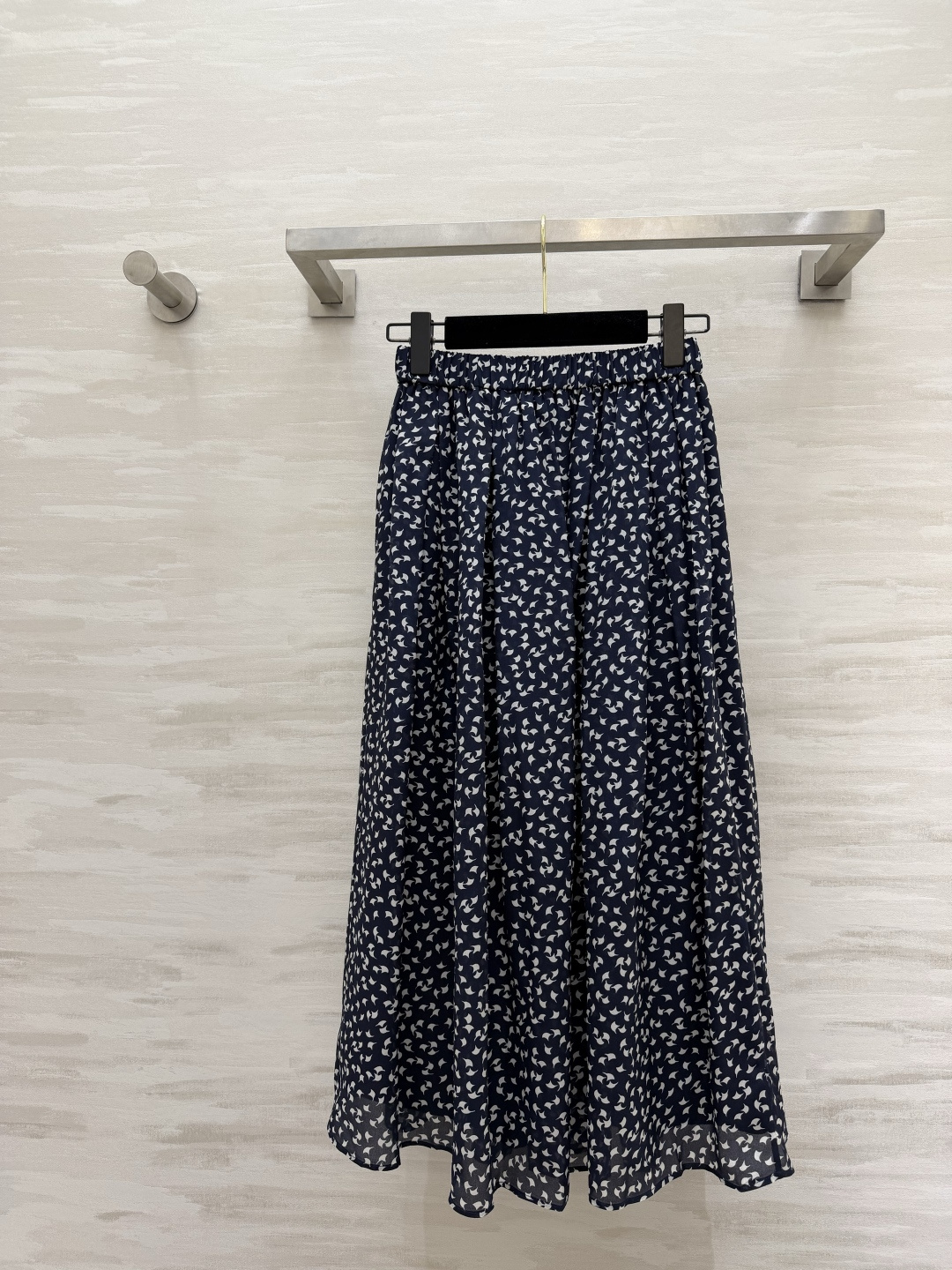 #Ralph Lauren²⁶ss紫标系列 藏青底真丝碎花半裙 碎花真丝把浪漫刻进骨子里 温柔又灵动 自