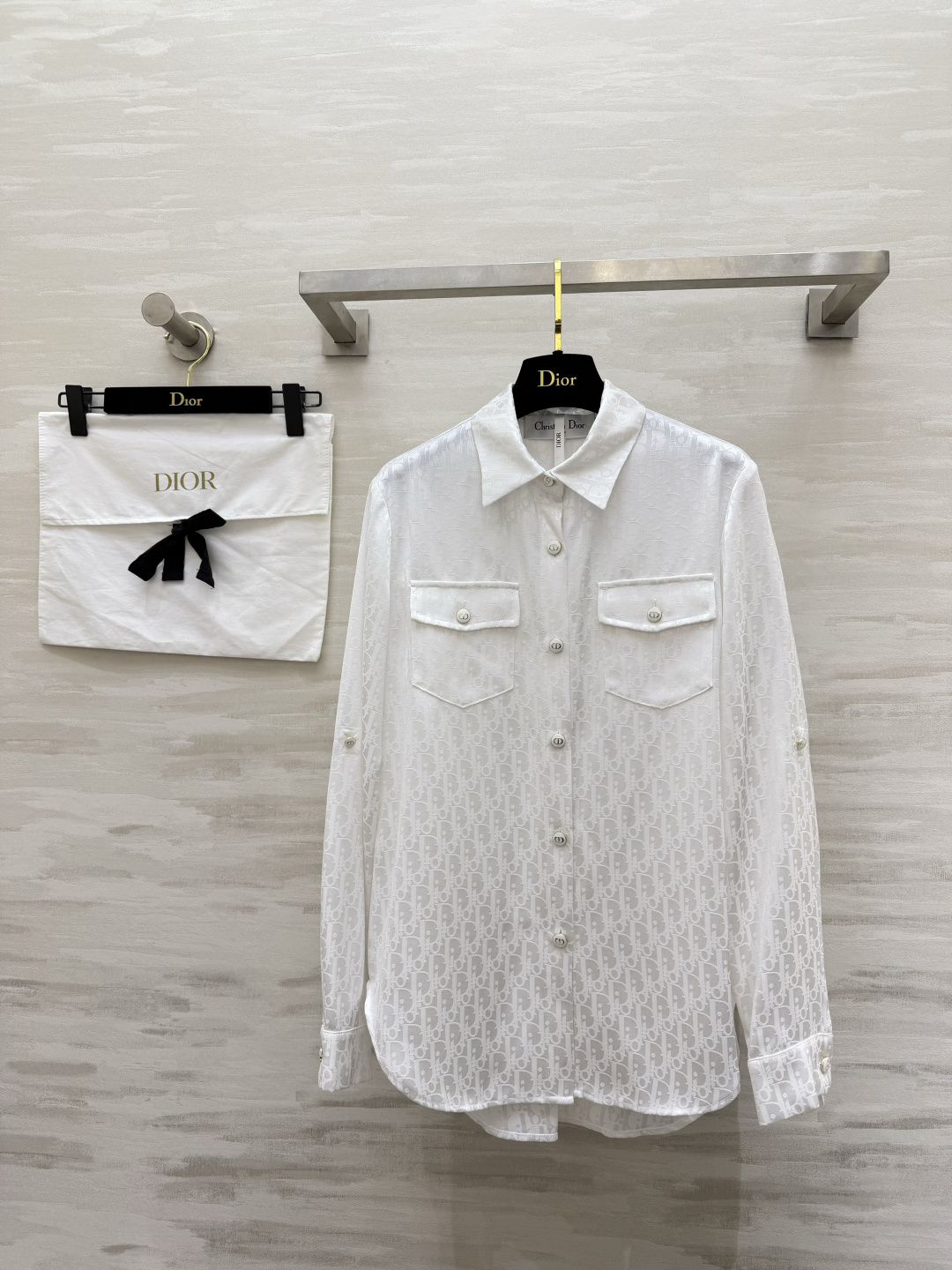 #Dio♡²⁶新款 醋酸提花老花衬衣 显贵醋酸真丝质地 上身零负担 经典老花暗纹 精致不浮夸 翻领+可调