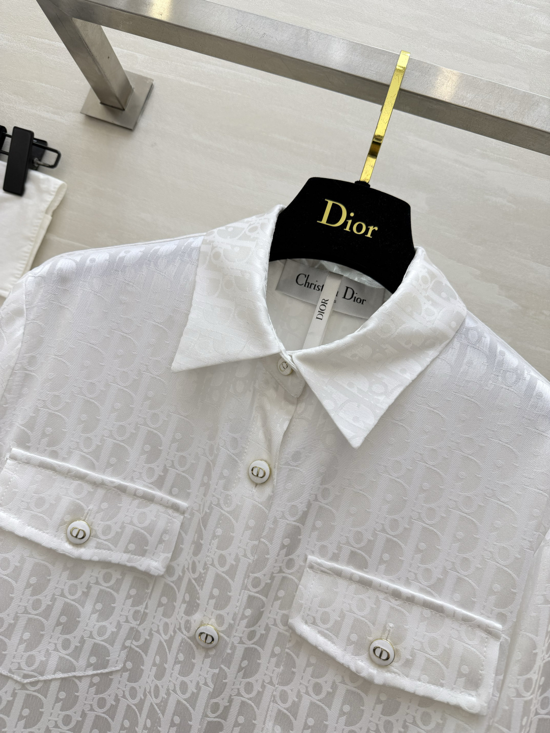 #Dio♡²⁶新款 醋酸提花老花衬衣 显贵醋酸真丝质地 上身零负担 经典老花暗纹 精致不浮夸 翻领+可调