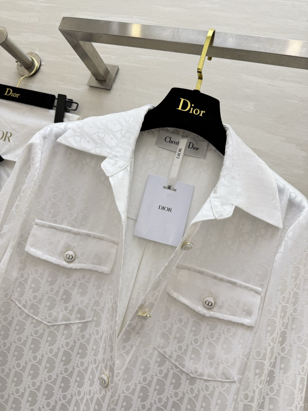 #Dio♡²⁶新款 醋酸提花老花衬衣 显贵醋酸真丝质地 上身零负担 经典老花暗纹 精致不浮夸 翻领+可调