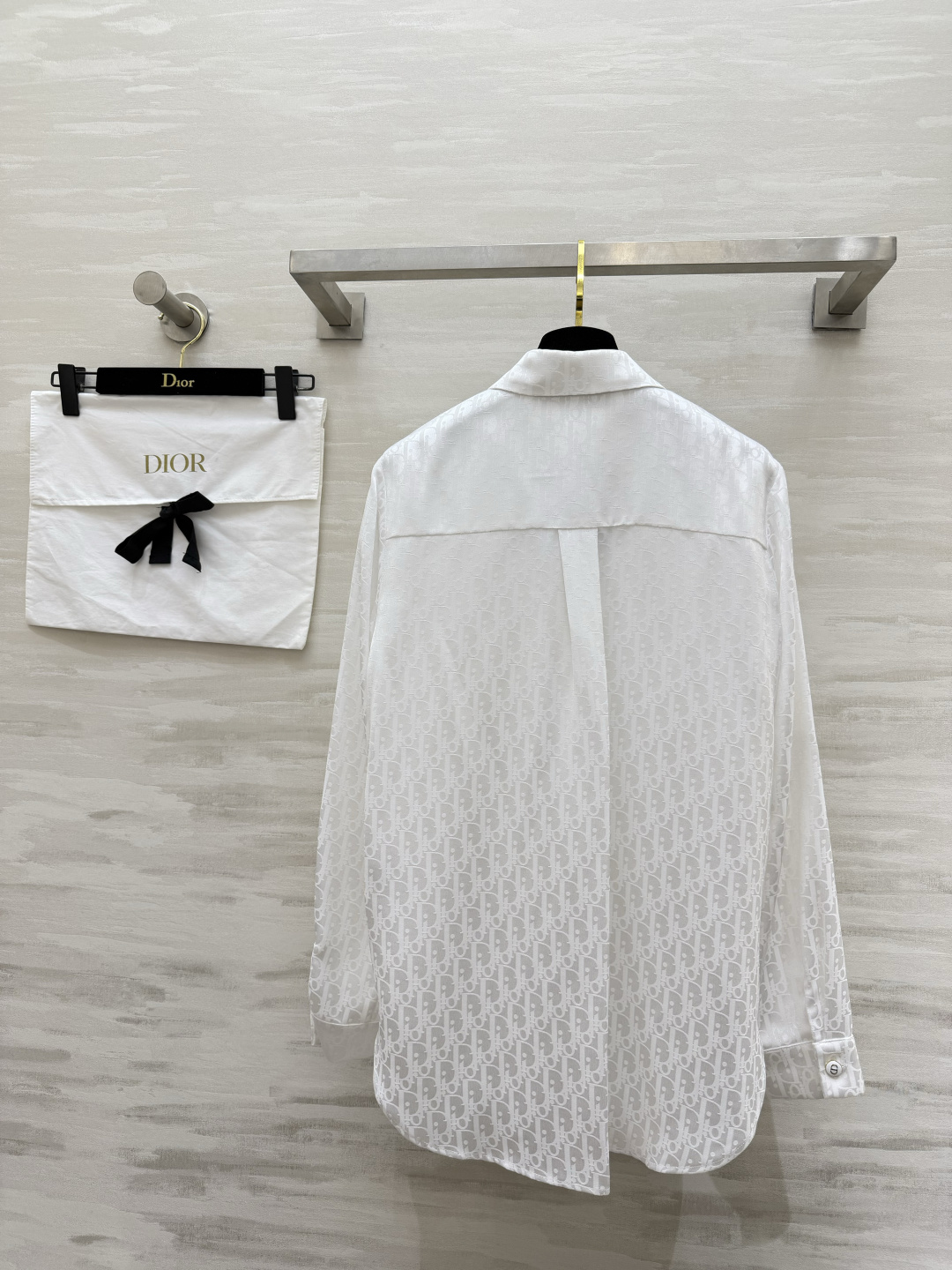 #Dio♡²⁶新款 醋酸提花老花衬衣 显贵醋酸真丝质地 上身零负担 经典老花暗纹 精致不浮夸 翻领+可调