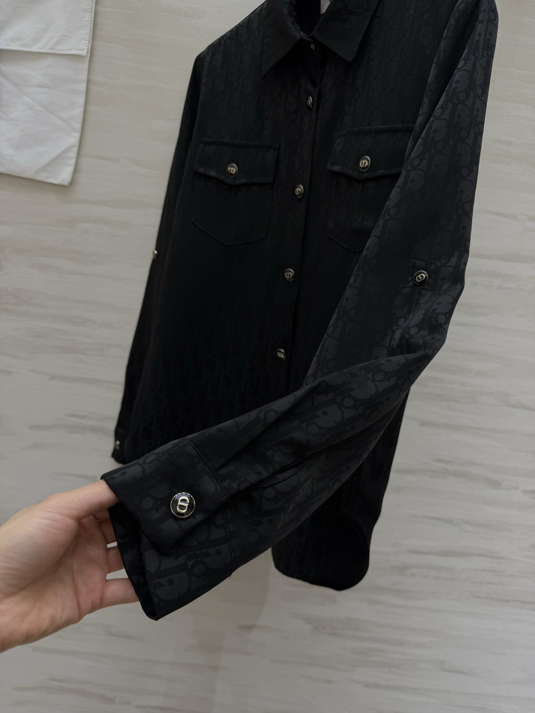 #Dio♡²⁶新款 醋酸提花老花衬衣 显贵醋酸真丝质地 上身零负担 经典老花暗纹 精致不浮夸 翻领+可调