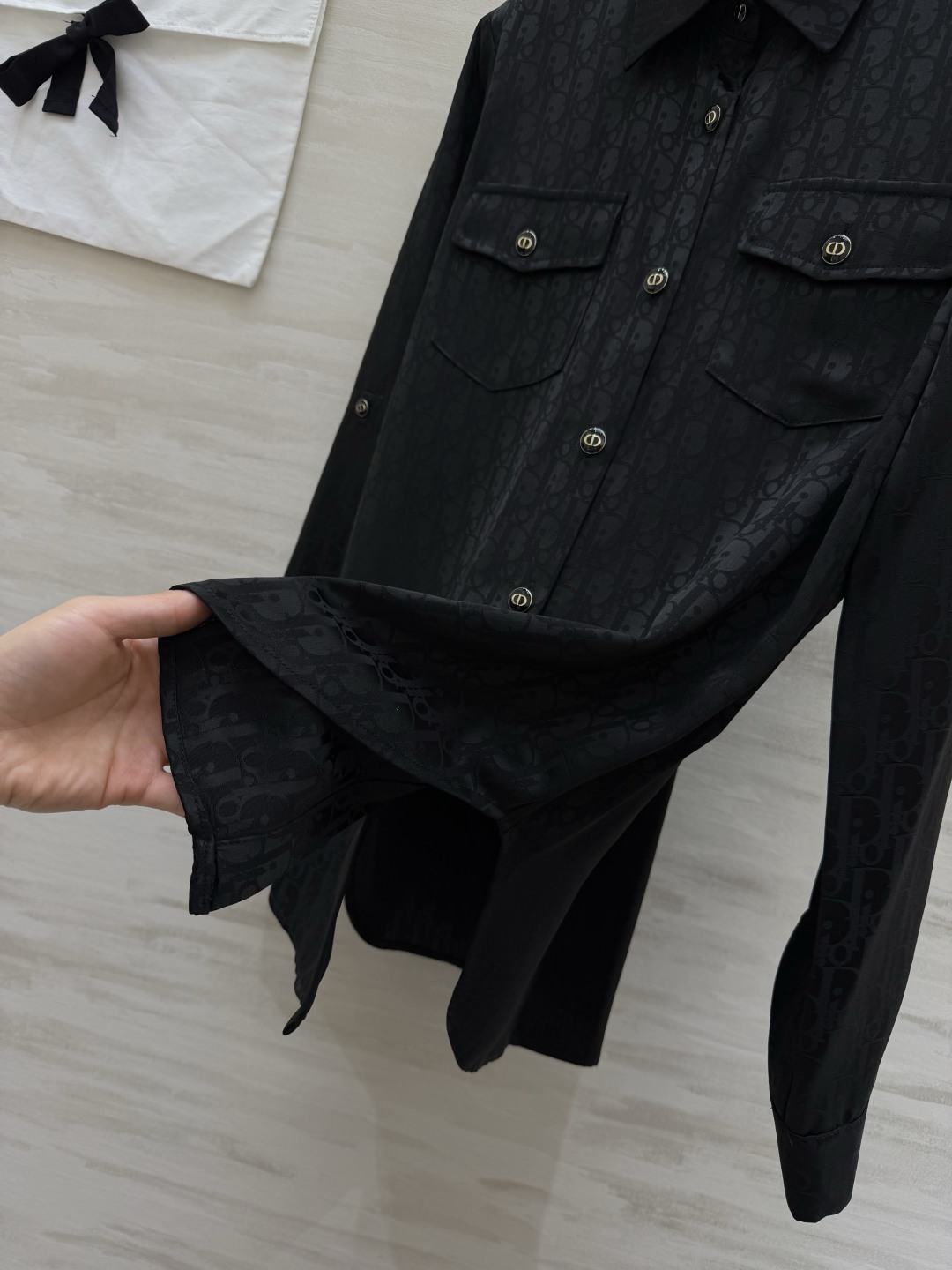 #Dio♡²⁶新款 醋酸提花老花衬衣 显贵醋酸真丝质地 上身零负担 经典老花暗纹 精致不浮夸 翻领+可调