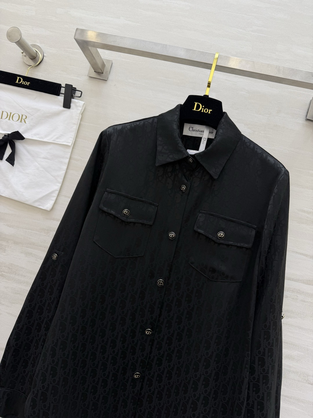 #Dio♡²⁶新款 醋酸提花老花衬衣 显贵醋酸真丝质地 上身零负担 经典老花暗纹 精致不浮夸 翻领+可调