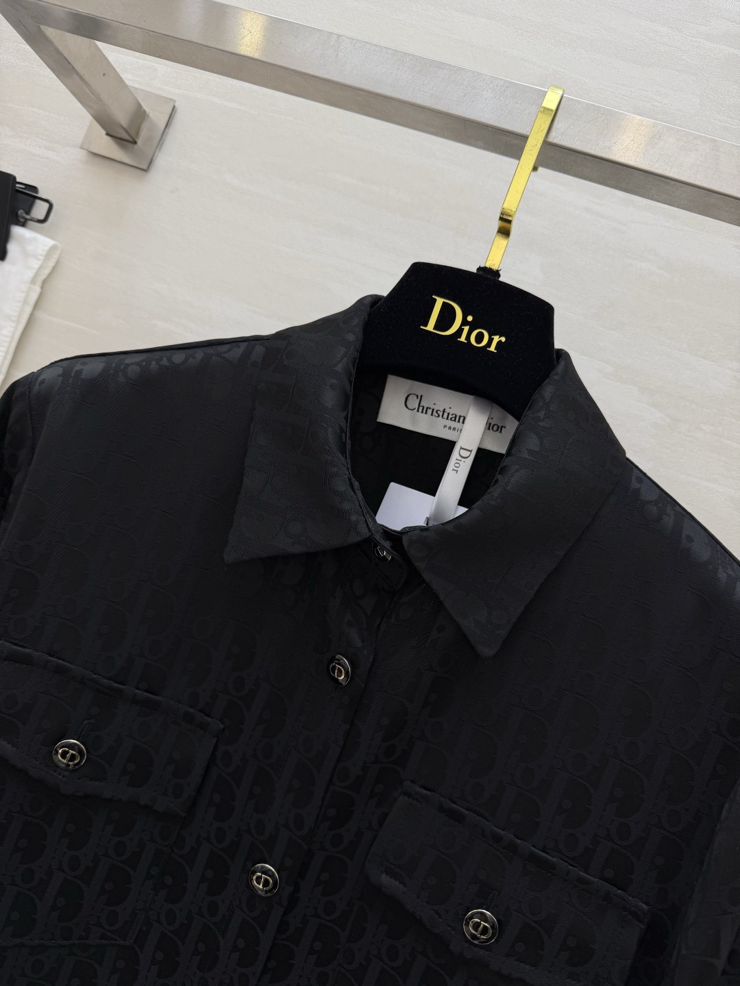 #Dio♡²⁶新款 醋酸提花老花衬衣 显贵醋酸真丝质地 上身零负担 经典老花暗纹 精致不浮夸 翻领+可调