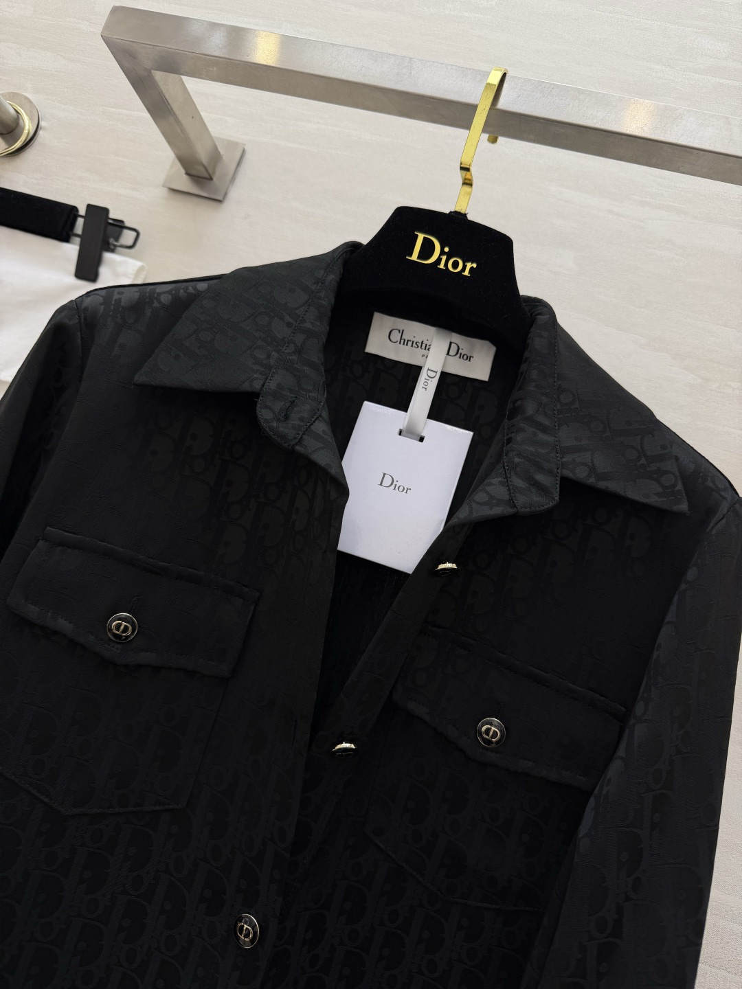 #Dio♡²⁶新款 醋酸提花老花衬衣 显贵醋酸真丝质地 上身零负担 经典老花暗纹 精致不浮夸 翻领+可调