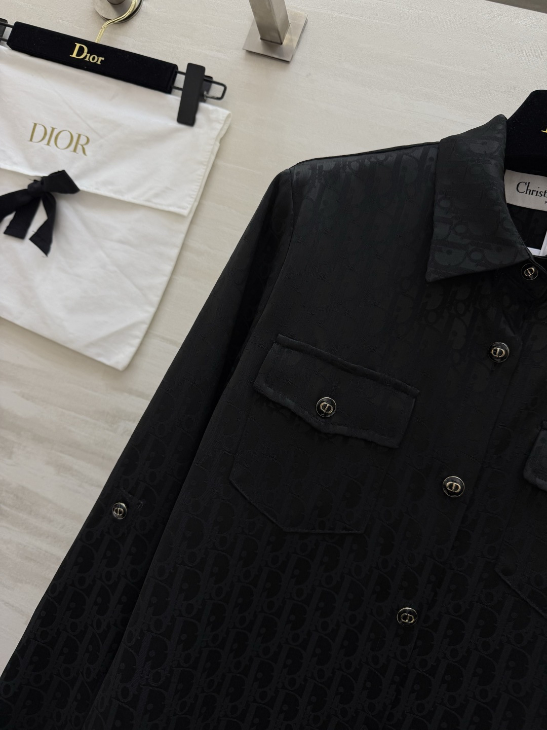 #Dio♡²⁶新款 醋酸提花老花衬衣 显贵醋酸真丝质地 上身零负担 经典老花暗纹 精致不浮夸 翻领+可调