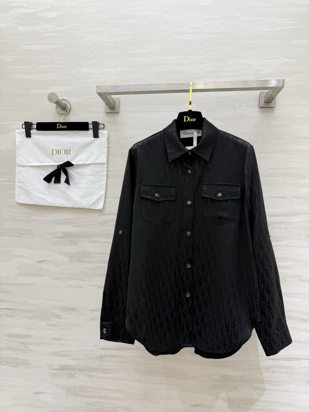 #Dio♡²⁶新款 醋酸提花老花衬衣 显贵醋酸真丝质地 上身零负担 经典老花暗纹 精致不浮夸 翻领+可调