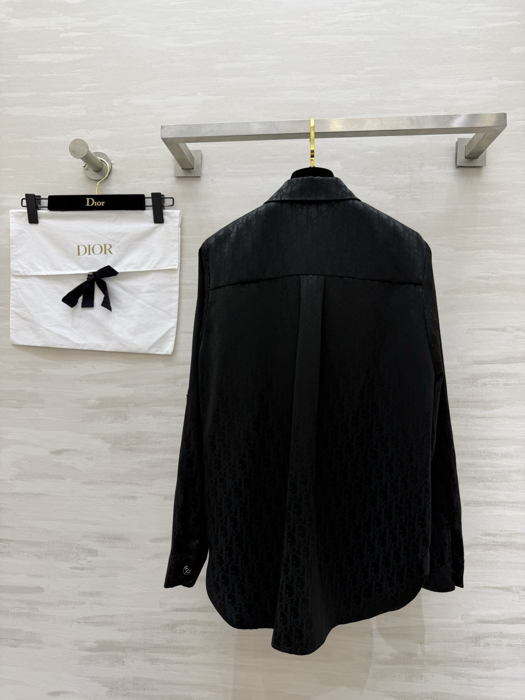 #Dio♡²⁶新款 醋酸提花老花衬衣 显贵醋酸真丝质地 上身零负担 经典老花暗纹 精致不浮夸 翻领+可调