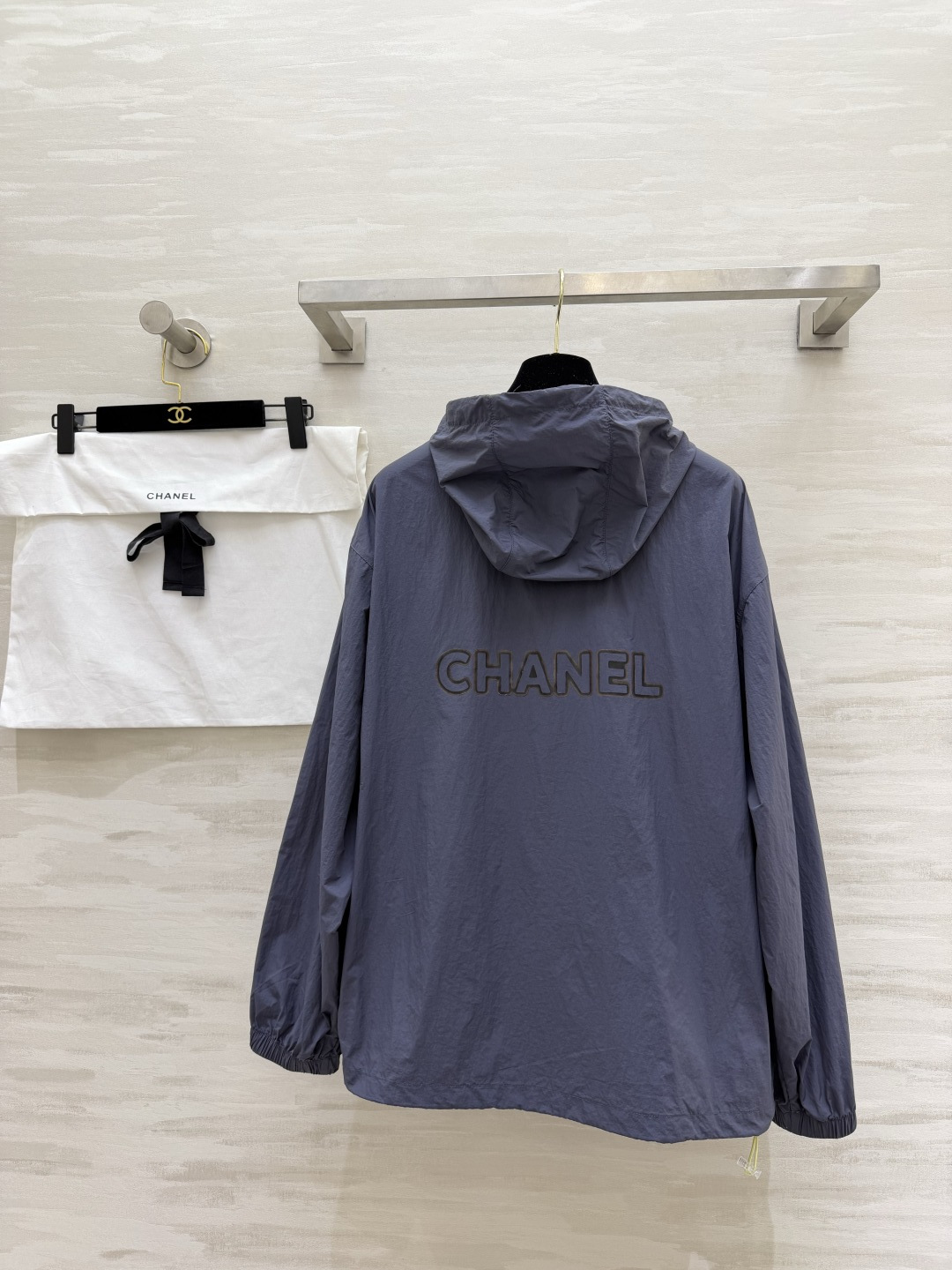 CHANE♡ 防晒连帽外套衣🌿轻薄透气面料，防晒又防风🌬标志性毛巾绣双C logo，低调显贵撞色拉链+抽