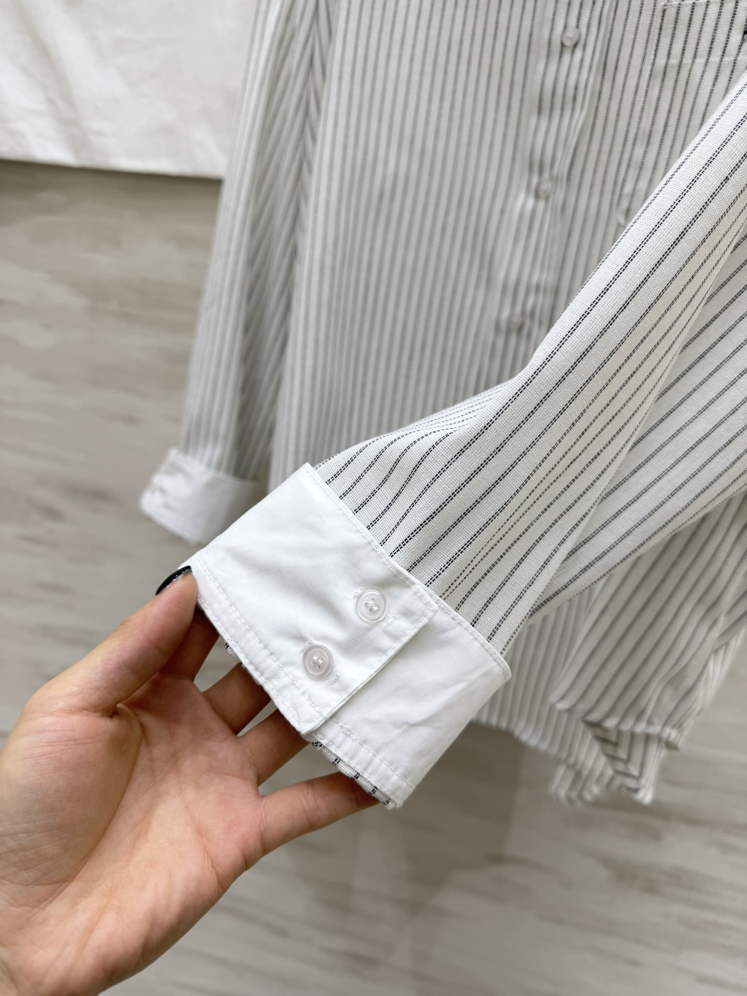 CHANEL 条纹控本命衬衫✨经典竖条纹+撞色翻领设计口袋双C刺绣低调显贵宽松版型藏肉又显瘦高级感直接拉