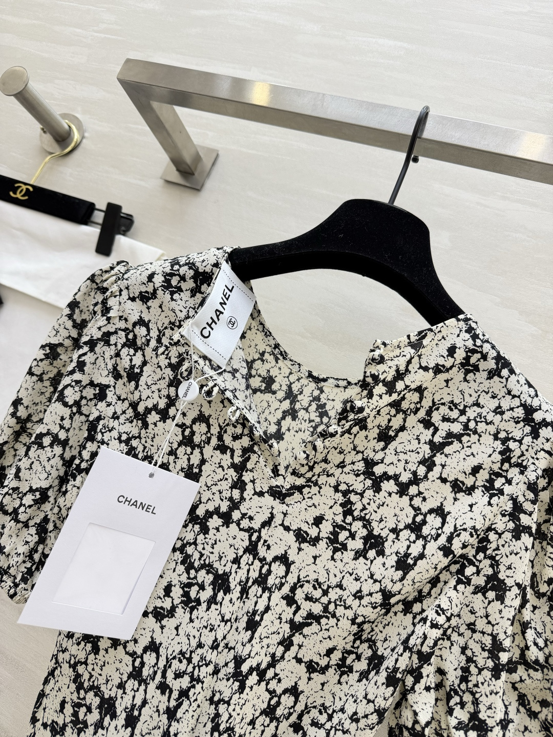 #CHAN♡²⁶ss 优雅高级感 人丝双绉泡泡袖袖连衣裙 优雅温婉印花 气质泡泡袖 X型线条剪裁 圆领设