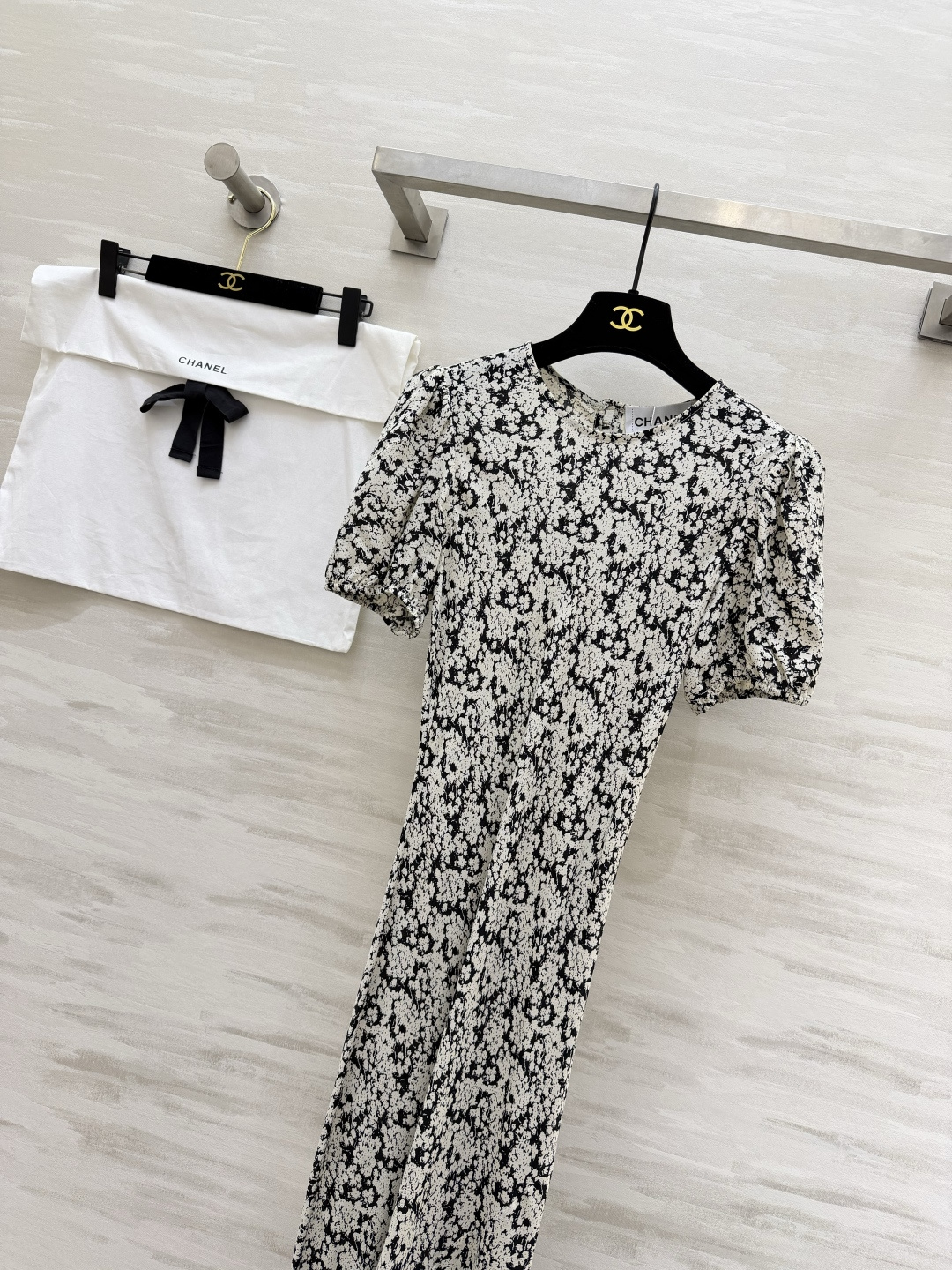 #CHAN♡²⁶ss 优雅高级感 人丝双绉泡泡袖袖连衣裙 优雅温婉印花 气质泡泡袖 X型线条剪裁 圆领设