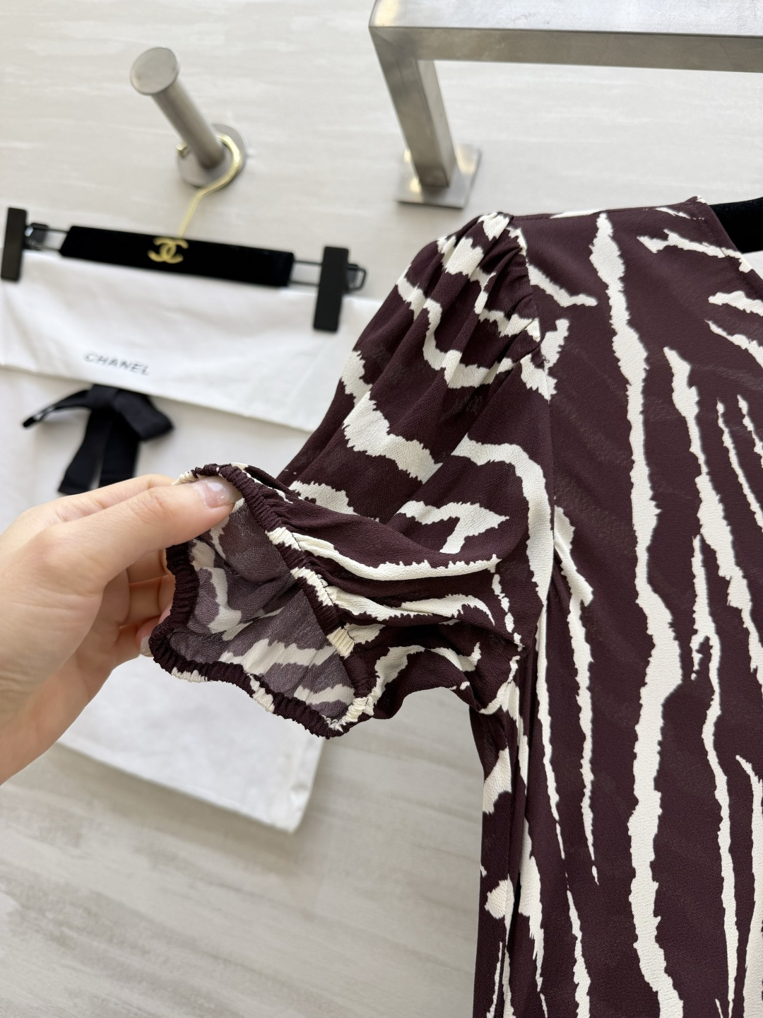 #CHAN♡²⁶ss 优雅高级感 人丝双绉泡泡袖袖连衣裙 优雅温婉印花 气质泡泡袖 X型线条剪裁 圆领设