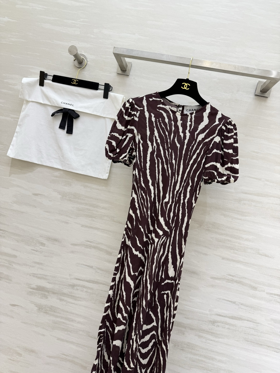 #CHAN♡²⁶ss 优雅高级感 人丝双绉泡泡袖袖连衣裙 优雅温婉印花 气质泡泡袖 X型线条剪裁 圆领设