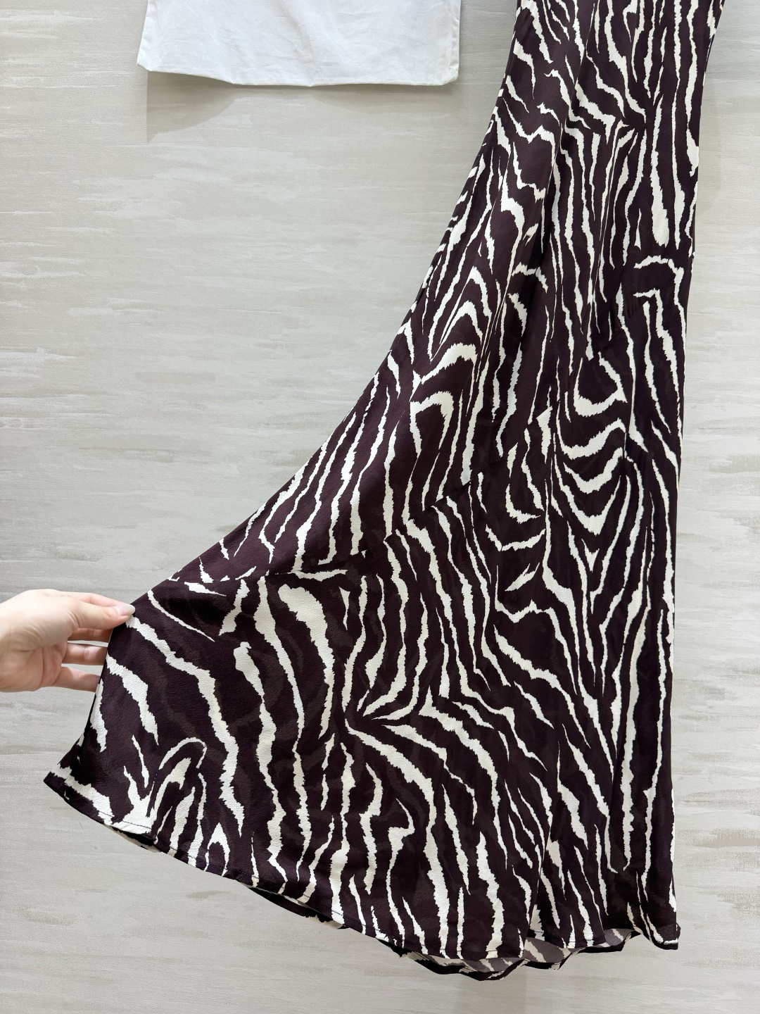 #CHAN♡²⁶ss 优雅高级感 人丝双绉泡泡袖袖连衣裙 优雅温婉印花 气质泡泡袖 X型线条剪裁 圆领设