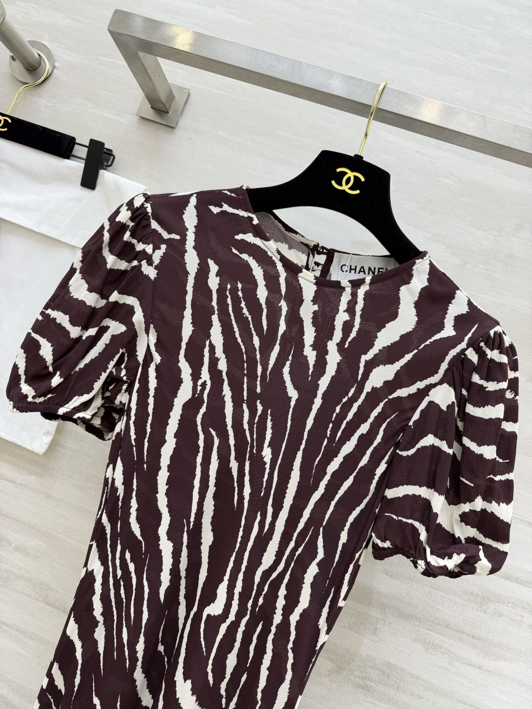 #CHAN♡²⁶ss 优雅高级感 人丝双绉泡泡袖袖连衣裙 优雅温婉印花 气质泡泡袖 X型线条剪裁 圆领设