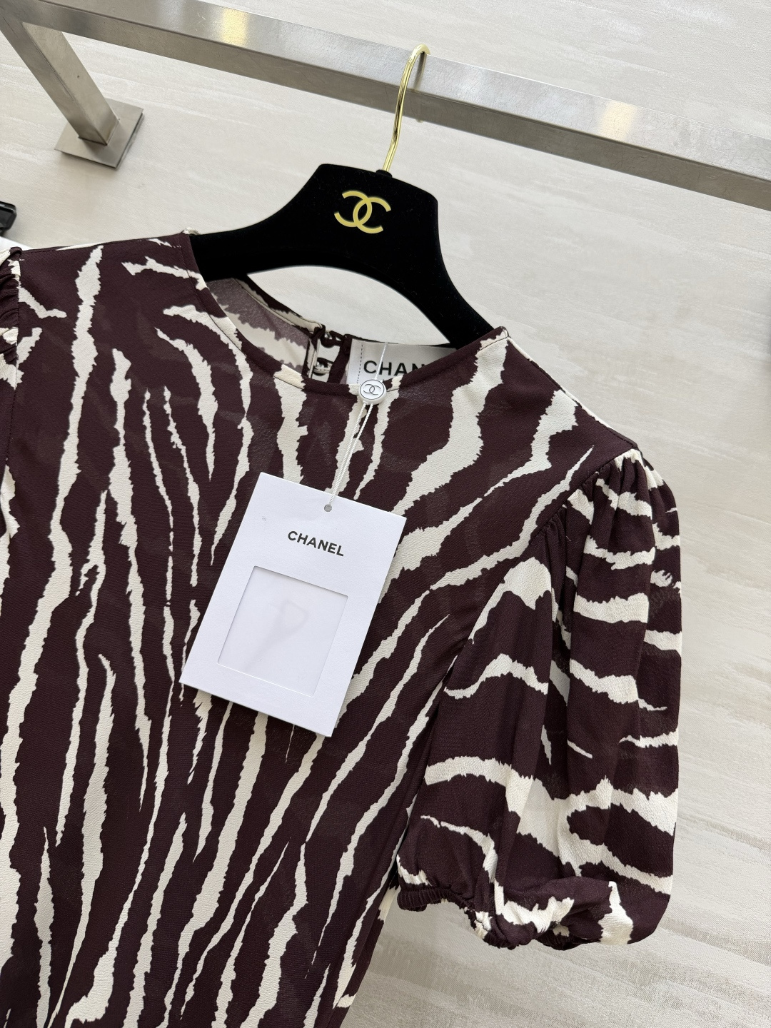 #CHAN♡²⁶ss 优雅高级感 人丝双绉泡泡袖袖连衣裙 优雅温婉印花 气质泡泡袖 X型线条剪裁 圆领设