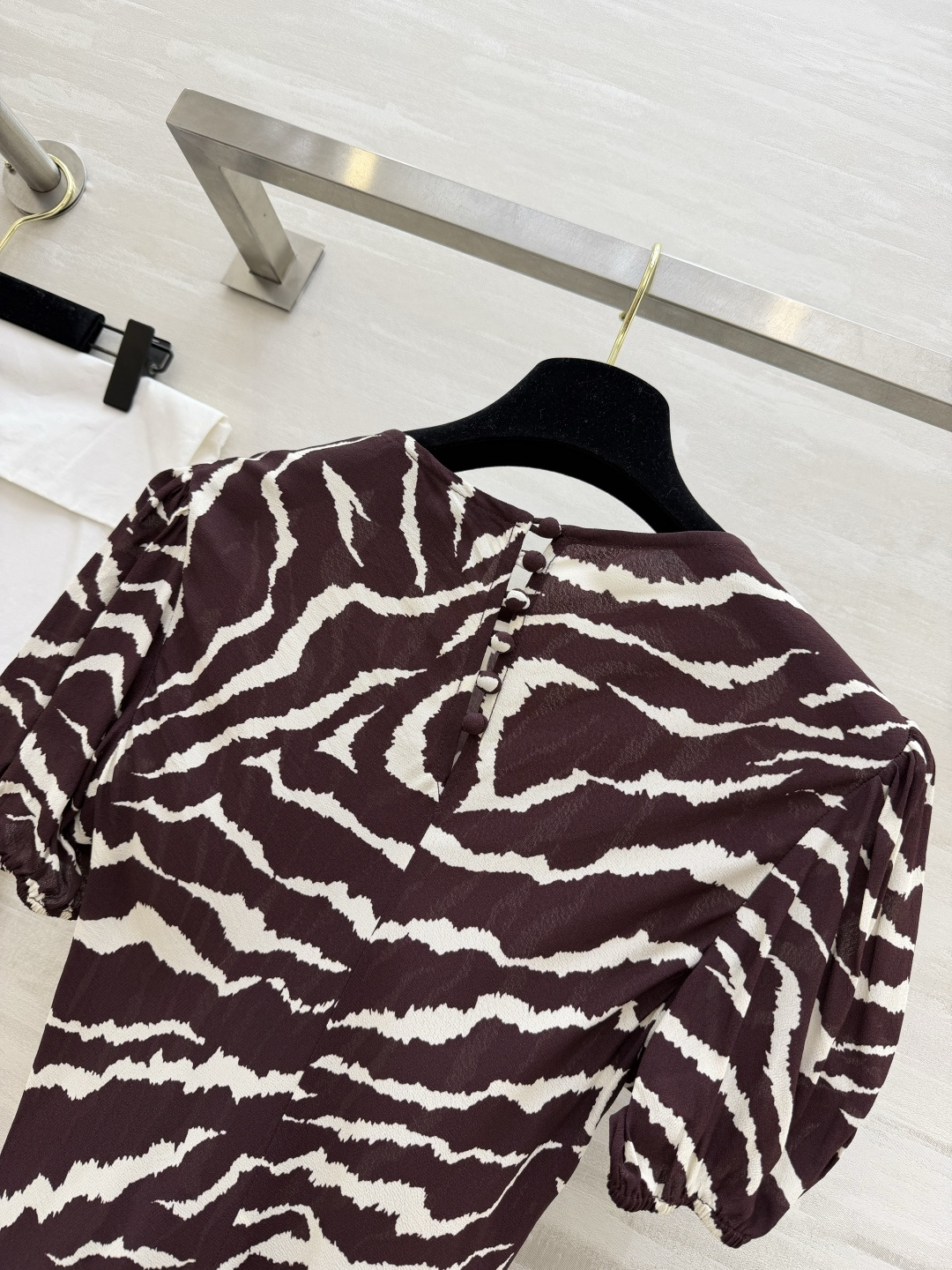 #CHAN♡²⁶ss 优雅高级感 人丝双绉泡泡袖袖连衣裙 优雅温婉印花 气质泡泡袖 X型线条剪裁 圆领设