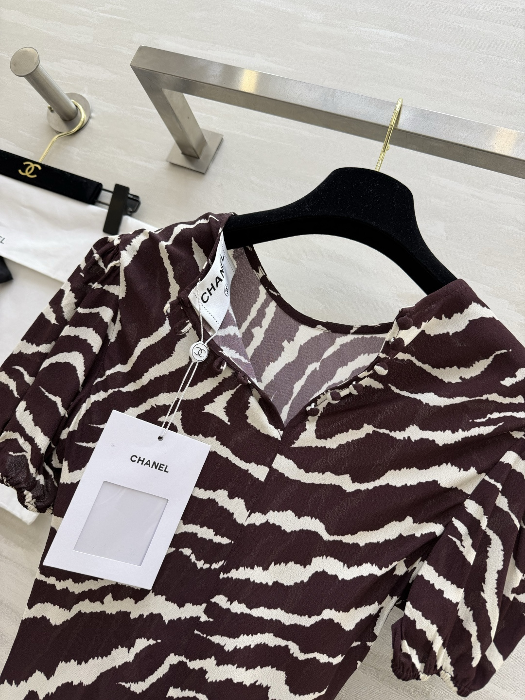 #CHAN♡²⁶ss 优雅高级感 人丝双绉泡泡袖袖连衣裙 优雅温婉印花 气质泡泡袖 X型线条剪裁 圆领设