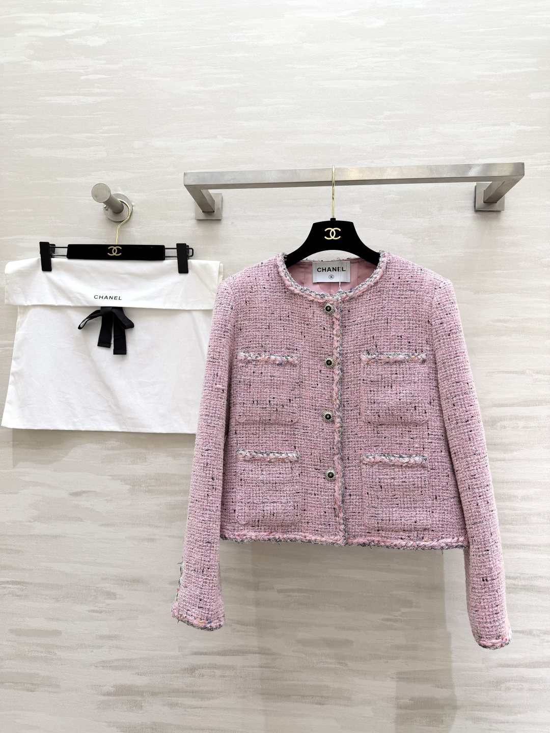 #CHANE♡²⁶樱花粉粗花呢小香风外套 混色毛边包边 开模定制钻扣甜美中带着精致感 圆领剪裁 显高又灵