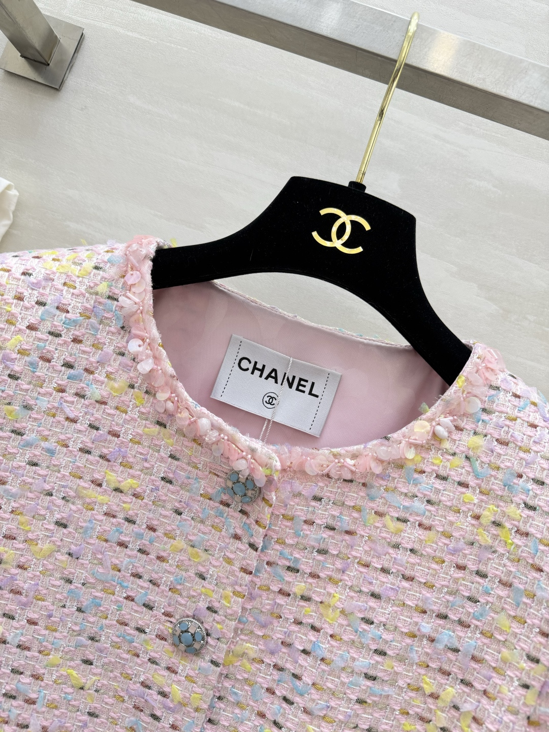 #Chane♡²⁶新款粉彩粗花呢小香风外套 把春天穿在身上 混色纱线 重工珠片点缀细节显贵奢华 甜美又不
