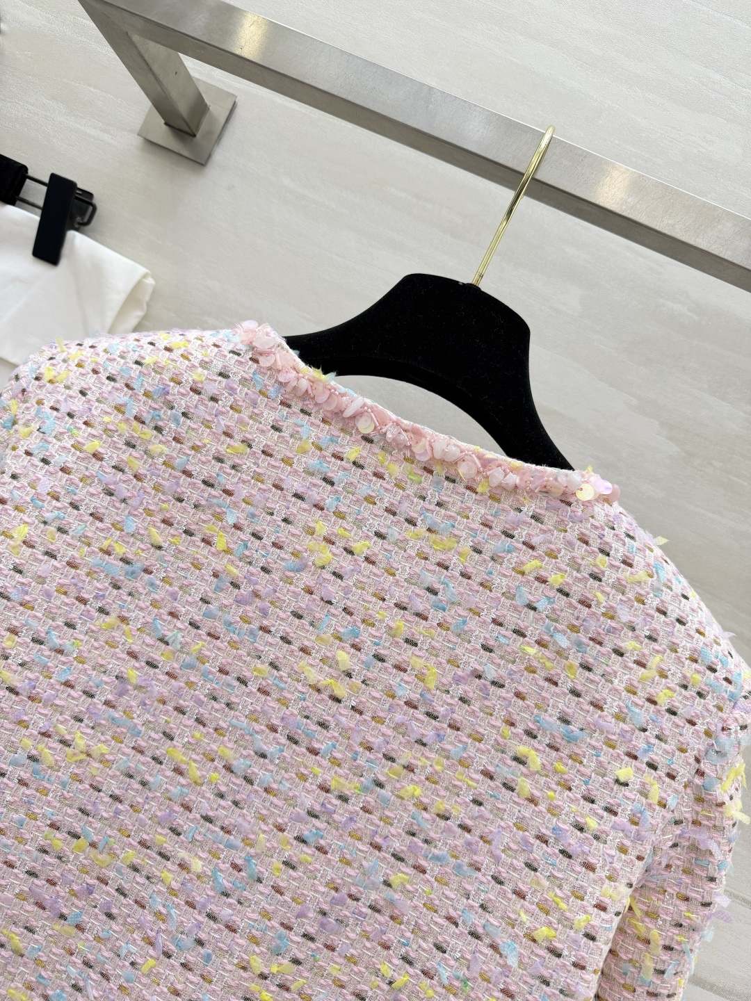 #Chane♡²⁶新款粉彩粗花呢小香风外套 把春天穿在身上 混色纱线 重工珠片点缀细节显贵奢华 甜美又不