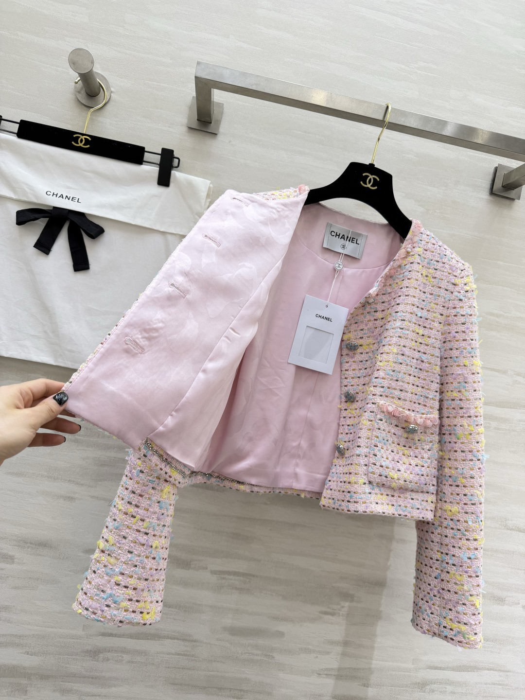 #Chane♡²⁶新款粉彩粗花呢小香风外套 把春天穿在身上 混色纱线 重工珠片点缀细节显贵奢华 甜美又不