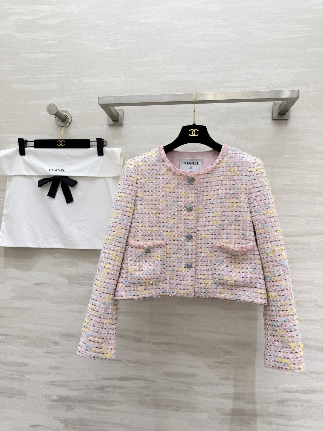 #Chane♡²⁶新款粉彩粗花呢小香风外套 把春天穿在身上 混色纱线 重工珠片点缀细节显贵奢华 甜美又不